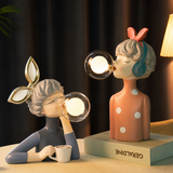 Dekoracyjna lampka LED „dziewczynka z balonem” – designerska figura do salonu i biura