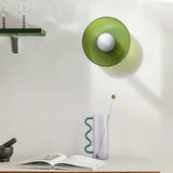 Nowoczesna szklana lampa sufitowa z kloszem w minimalistycznym designie